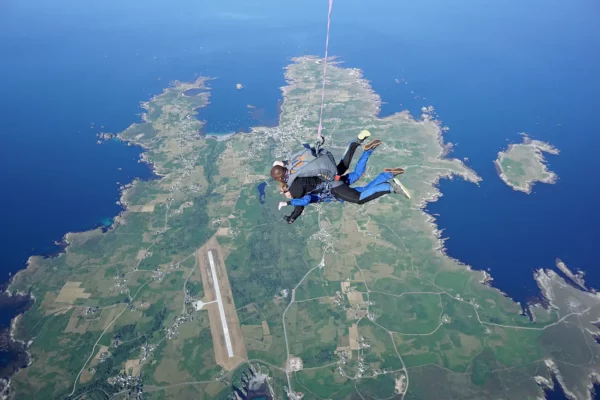 Saut en tandem à 3000m à Ouessant près de Quimper et Brest