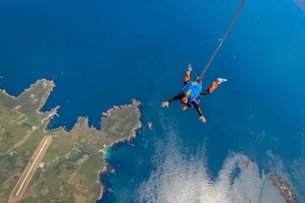 Chute libre sur l'ïle d'Ouessant près de Quimper