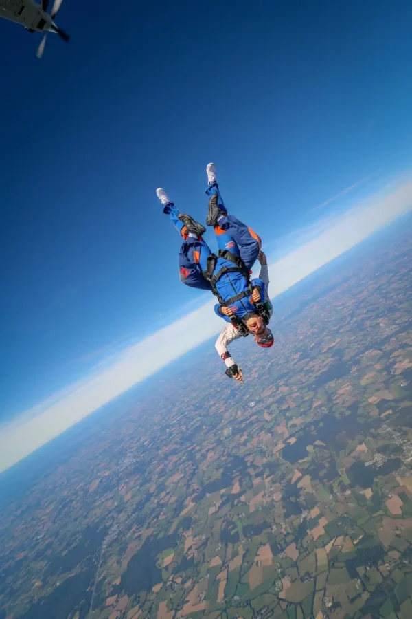 Début de chute libre tête en bas