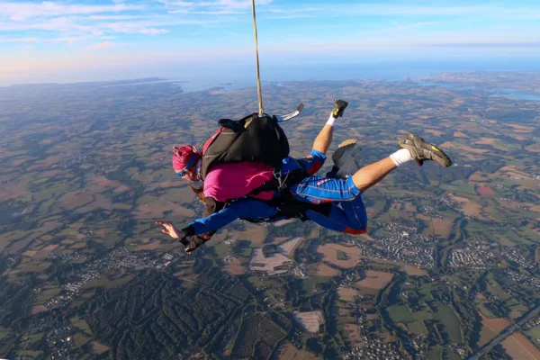 Saut en parachute tandem 3000m à Dinan