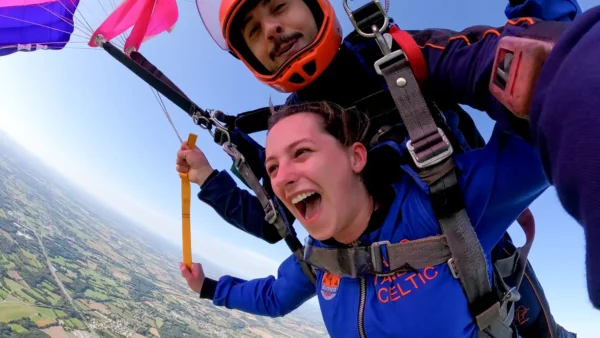 Saut en parachute tandem 3000m à Dinan