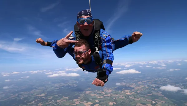 Saut en Tandem à 3000 m en Bretagne