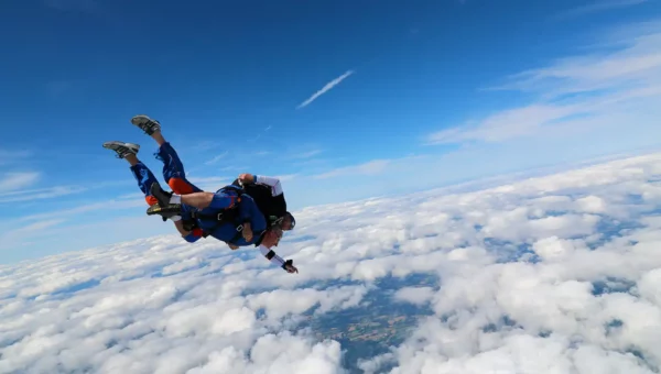 Saut en parachute tandem à 3000 m à Vannes en Bretagne