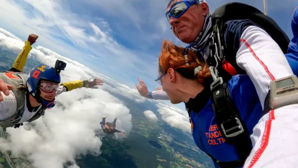 Saut en parachute 3000 m à Vannes en Bretagne