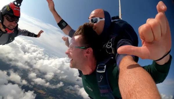 Saut en parachute en Bretagne avec vidéo VIP