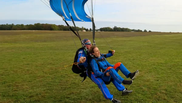 Atterrissage saut en parachute à Vannes