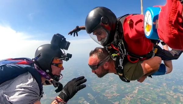 Saut en parachute tandem Vannes en chute libre à 3000m d'altitude