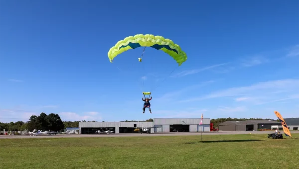 Préparation atterrissage saut parachute tandem Vannes