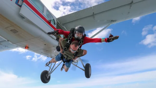 Sortie d'avion - Saut parachute tandem Vannes 4000 m