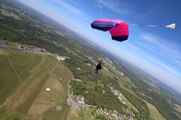 Vol sous voile en parachute tandem avec Aero Tandem Celtic à Vannes